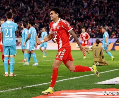 九游游戏中心- 从菲尼克斯太阳门线救险到曼联怒砍34分，集结日莱比锡备战德国杯